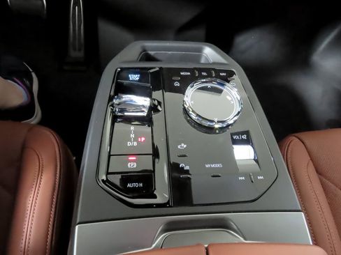 Used 2026 BMW iX xDrive45 w/ M Sport Package image 23