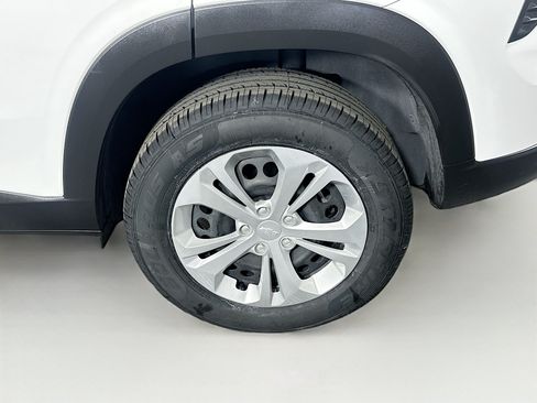 Used 2025 Chevrolet Trax LS FWD image 11