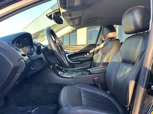 Used 2017 Buick Regal Sport Touring image 2