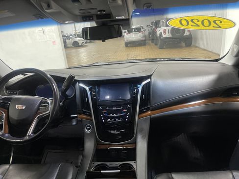 Used 2020 Cadillac Escalade Luxury image 23