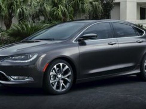 Used 2015 Chrysler 200 Limited w/ Convenience Group image 1