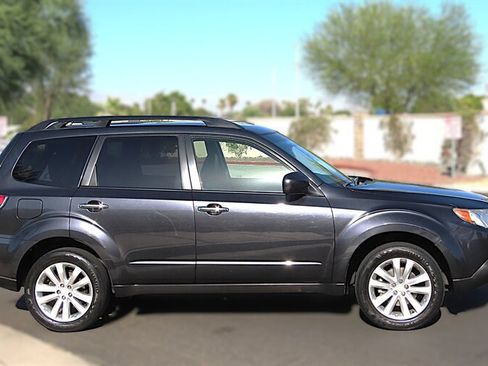 Used 2013 Subaru Forester 2.5X Premium w/ All-Weather Plus Pkg AWD/4WD image 7