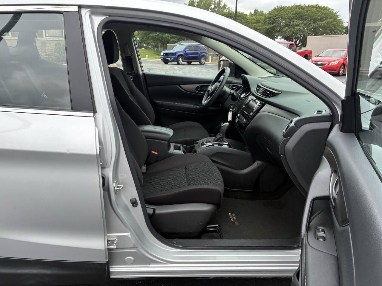 Used 2019 Nissan Rogue Sport S AWD/4WD image 25