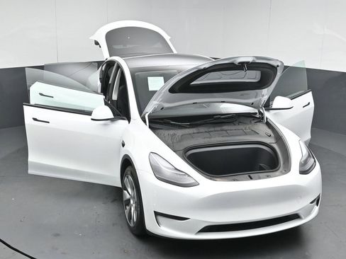 Used 2023 Tesla Model Y Long Range image 52