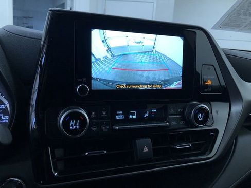 Certified 2023 Toyota Highlander L image 26