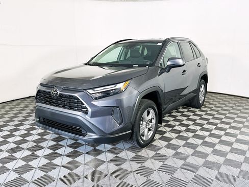 Used 2025 Toyota RAV4 XLE FWD image 7