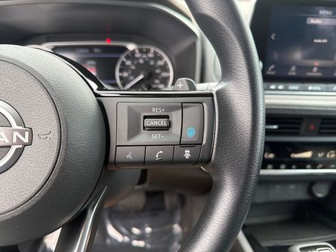 Used 2023 Nissan Rogue SV image 22