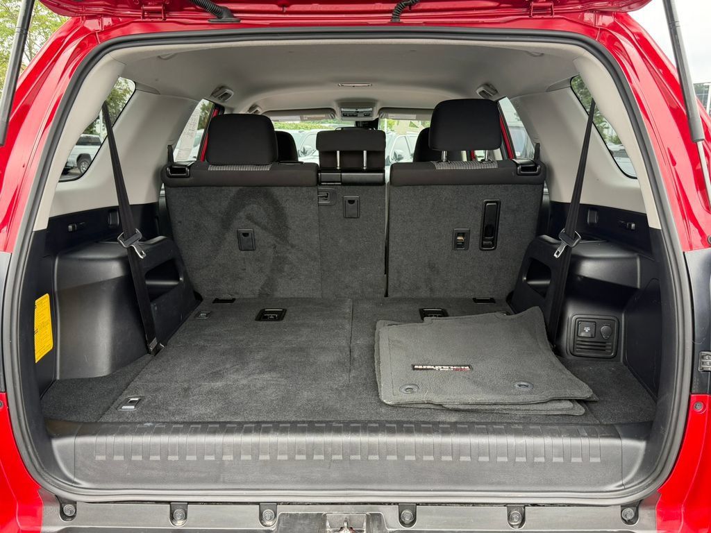Used 2024 Toyota 4Runner SR5 AWD/4WD image 9