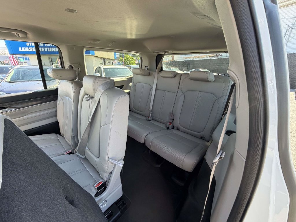 Used 2024 Jeep Wagoneer Series II AWD/4WD image 25