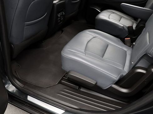 Used 2020 Buick Enclave Premium w/ Sun and Sites Package image 28