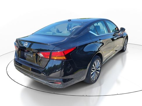Used 2025 Nissan Altima 2.5 SV FWD image 6