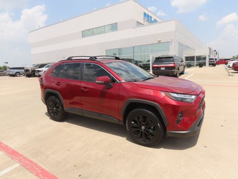 Used 2022 Toyota RAV4 XLE Premium FWD image 6
