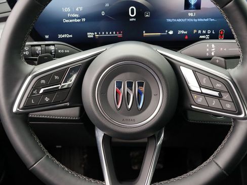 Used 2025 Buick Enclave Preferred image 23