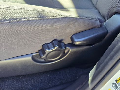 Used 2017 Toyota Tacoma TRD Sport w/ Tow Package (A/T) image 18