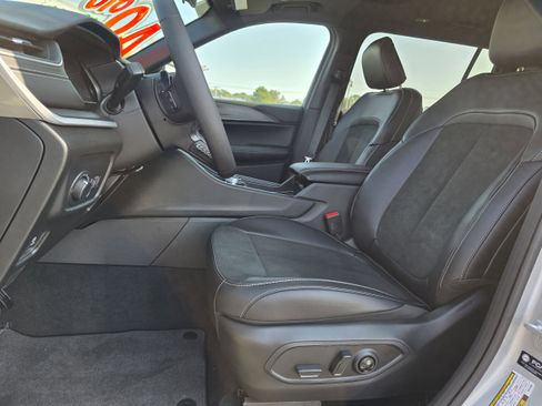 New 2025 Jeep Grand Cherokee L Altitude image 16