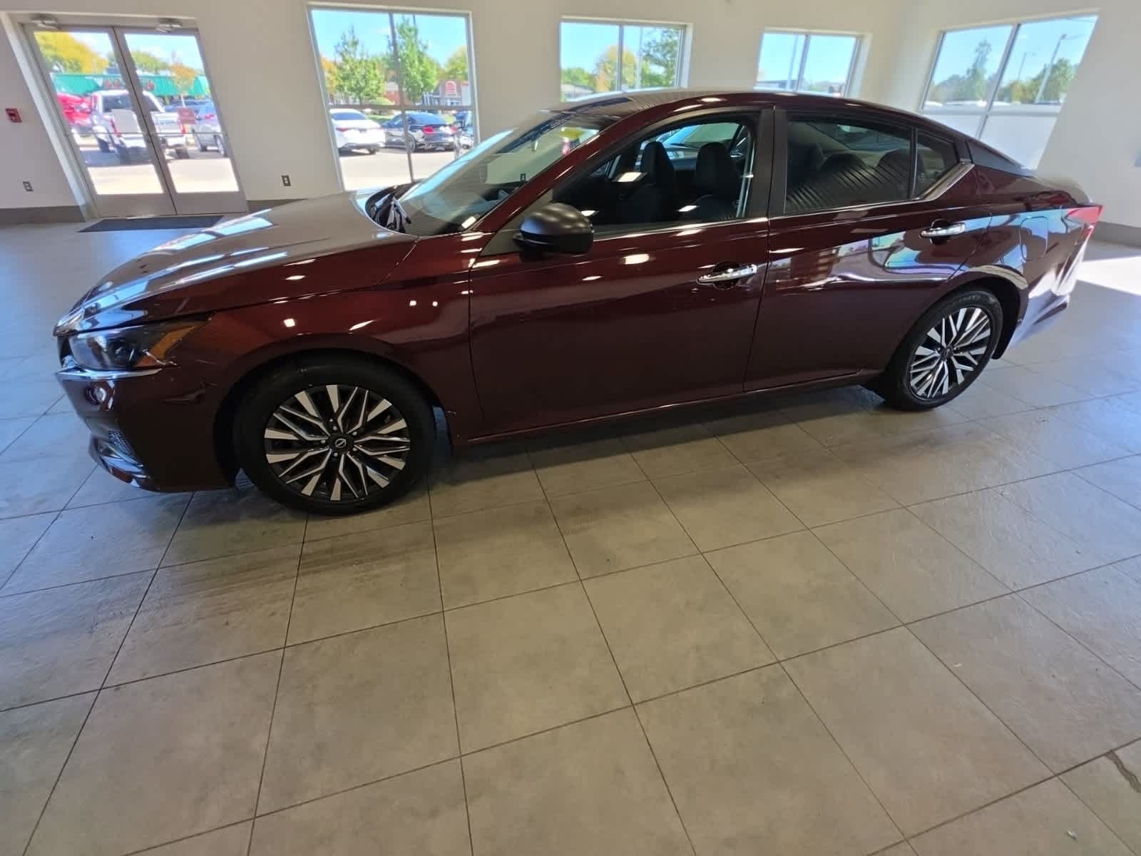 Used 2025 Nissan Altima 2.5 SV FWD image 11