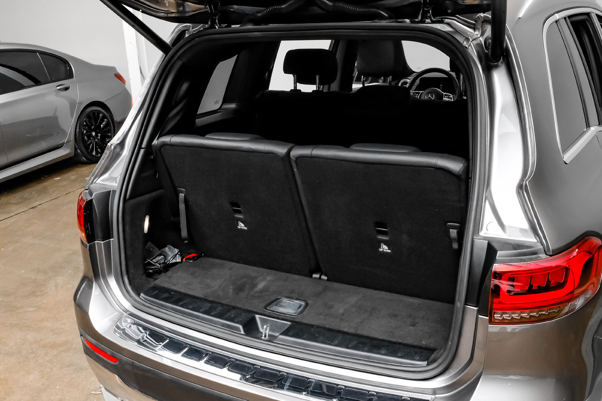 Used 2023 Mercedes-Benz GLB 250 w/ Premium Package image 54