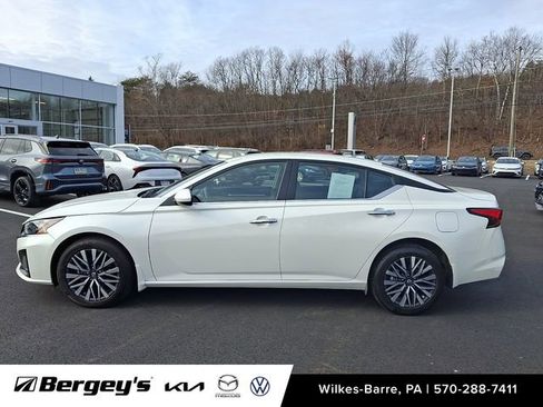 Used 2023 Nissan Altima 2.5 SV image 9