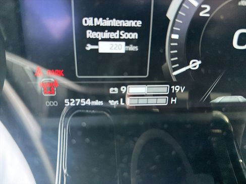 Used 2024 Toyota Sequoia Platinum AWD/4WD image 5