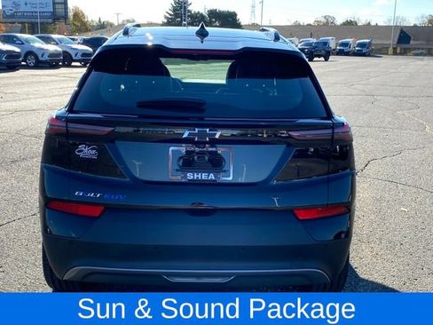 Used 2023 Chevrolet Bolt EUV Premier w/ Sun & Sound Package image 4
