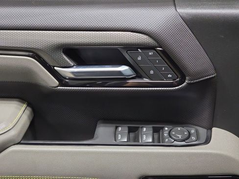 Used 2025 Chevrolet Silverado 2500 ZR2 w/ Technology Package image 28