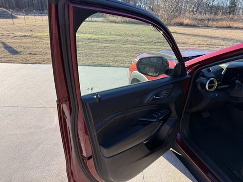 Used 2024 Chevrolet Trax ACTIV w/ Sunroof Package image 11