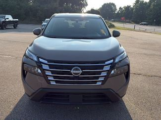 Used 2025 Nissan Rogue SV FWD video 2