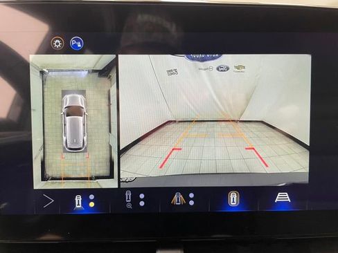 New 2026 Chevrolet Equinox LT w/ Convenience Package II AWD/4WD image 6