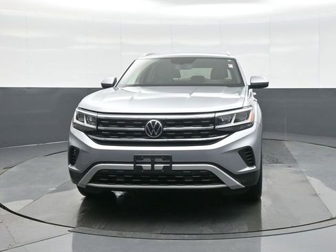 Used 2023 Volkswagen Atlas Cross Sport SE w/ Panoramic Sunroof Package image 2