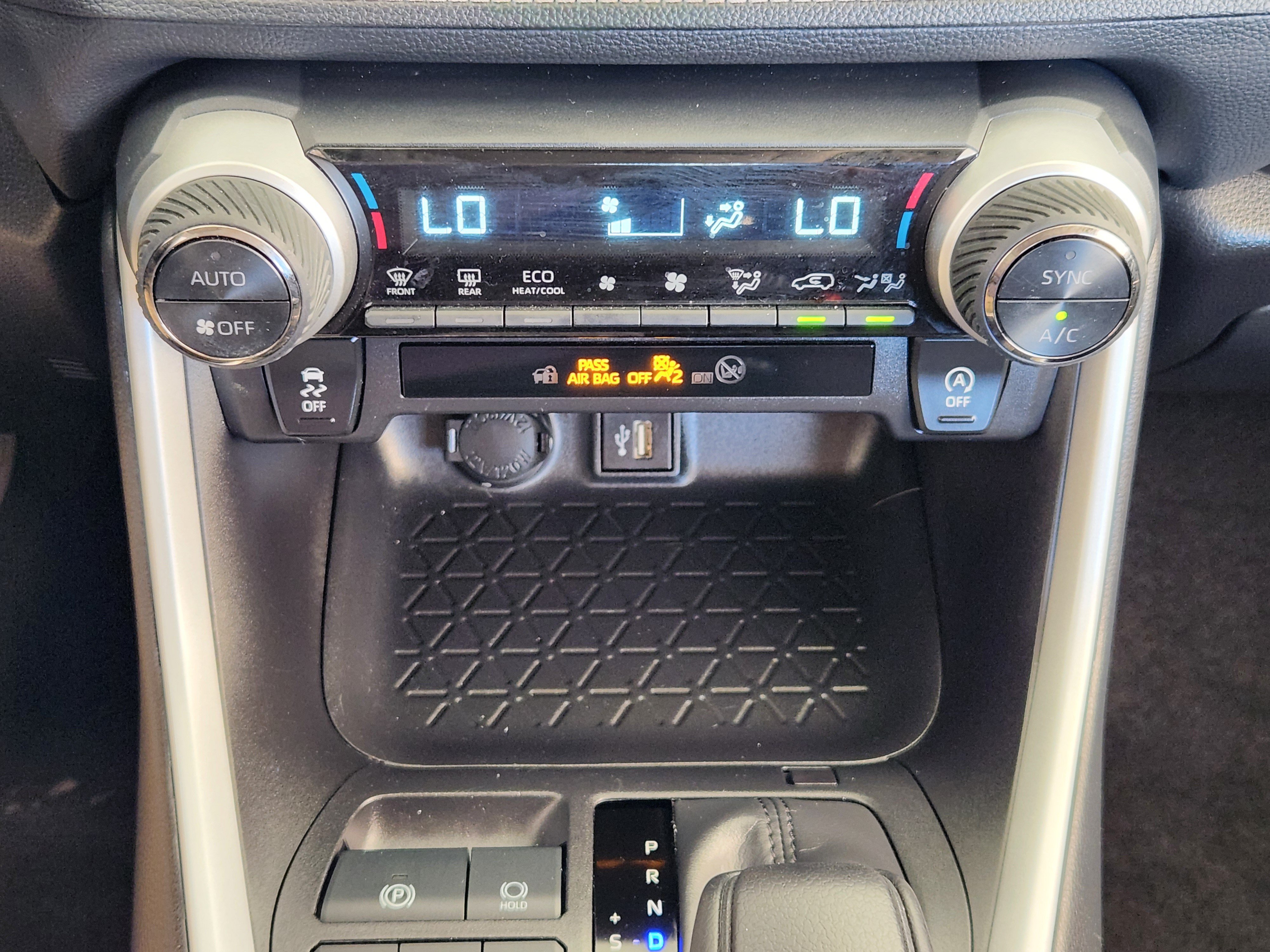 Used 2025 Toyota RAV4 XLE FWD image 20