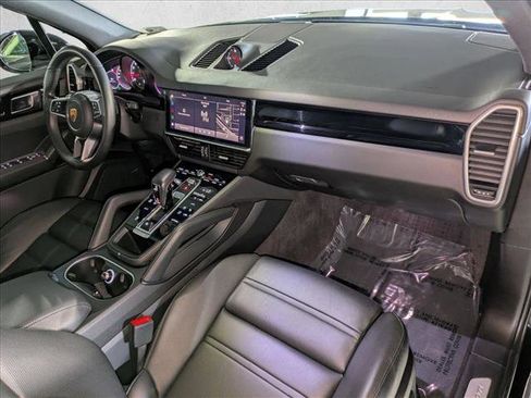Used 2023 Porsche Cayenne Platinum Edition image 23