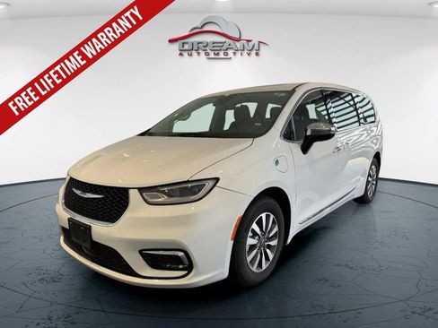 Used 2023 Chrysler Pacifica Limited FWD image 4