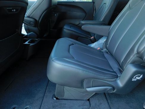 New 2026 Chrysler Pacifica Select image 20