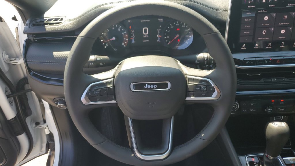 Used 2026 Jeep Compass Latitude AWD/4WD image 28