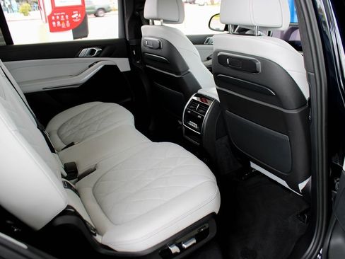 Used 2024 BMW X7 xDrive40i w/ M Sport Package AWD/4WD image 26