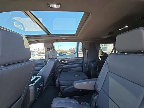 Used 2023 Chevrolet Suburban Z71 w/ Luxury Package image 22