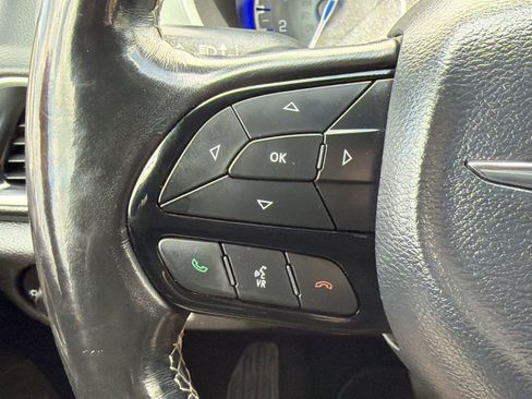 Used 2020 Chrysler Pacifica Touring-L Plus w/ S Appearance Package FWD image 16