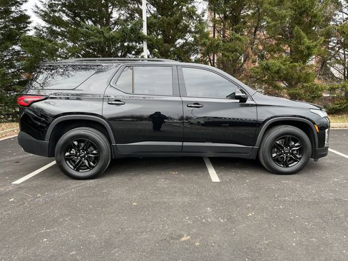 Used 2023 Chevrolet Traverse LT w/ Midnight/Sport Edition image 11