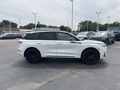 Used 2025 Lincoln Corsair Reserve w/ Equipment Group 202A AWD/4WD image 6