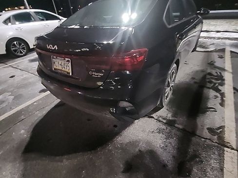 Certified 2023 Kia Forte LXS image 3