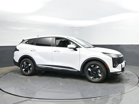 Used 2026 Kia Sportage LX FWD image 3