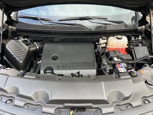 Used 2023 Chevrolet Traverse LT image 36