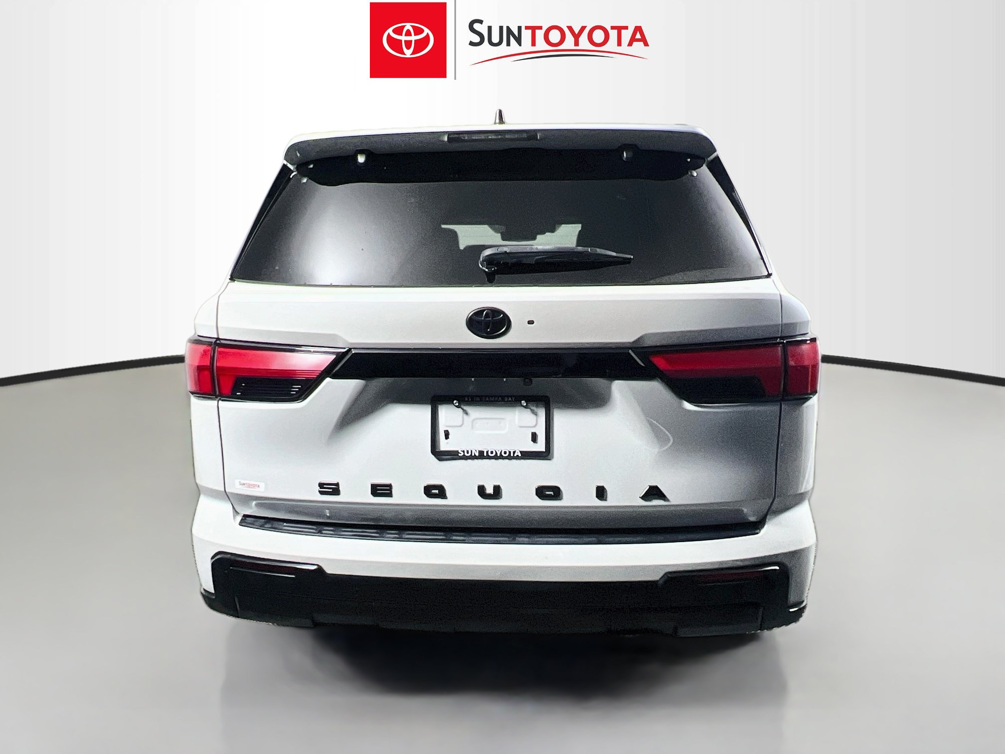 Used 2024 Toyota Sequoia Platinum AWD/4WD image 5