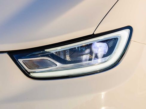 Certified 2024 Chrysler Pacifica Touring-L image 5