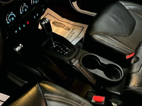 Used 2017 Jeep Wrangler Unlimited Sahara image 18