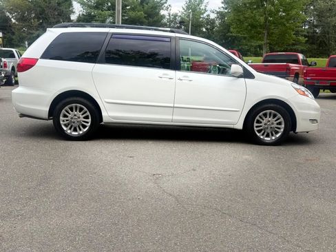 Used 2009 Toyota Sienna XLE FWD image 8