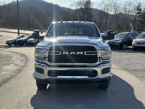 Used 2024 RAM 3500 Tradesman w/ Chrome Appearance Group image 21