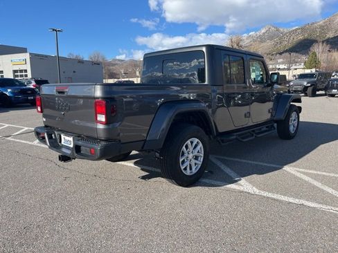 Used 2023 Jeep Gladiator Sport image 3