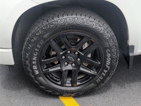 Used 2023 Chevrolet Silverado 1500 Custom w/ LPO, Dark Essentials Package AWD/4WD image 10