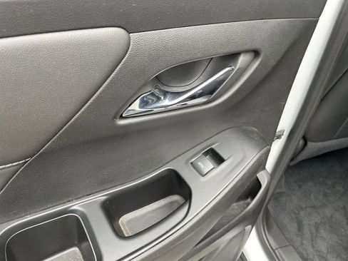 Used 2023 Chevrolet Traverse LT image 47